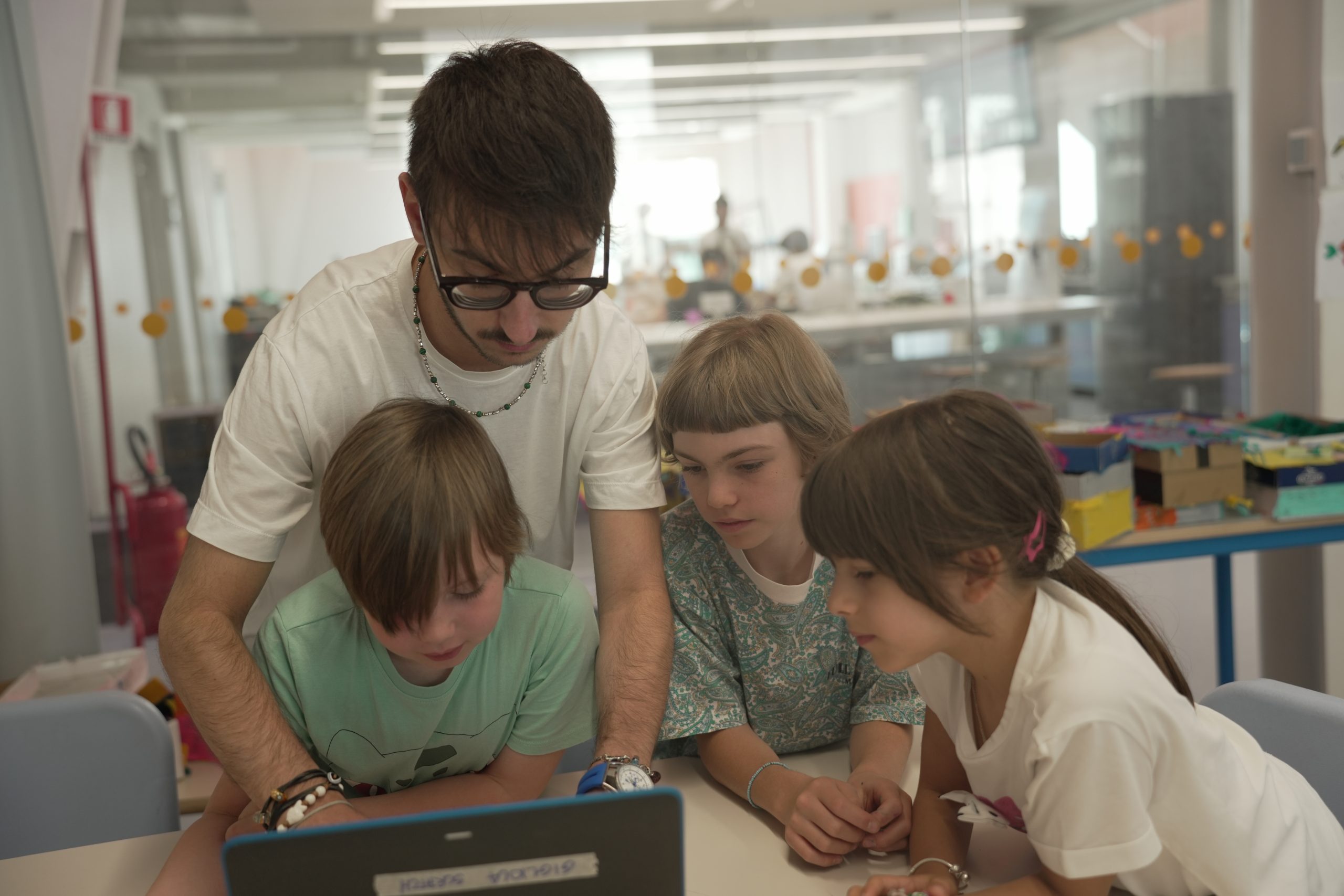 Missione Scienza. Laboratori su arte, scienza e nuove tecnologie.
