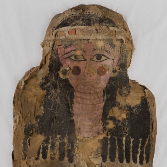 Implicazioni etiche e metodologiche nel restauro di una mummia con sudario dipinto